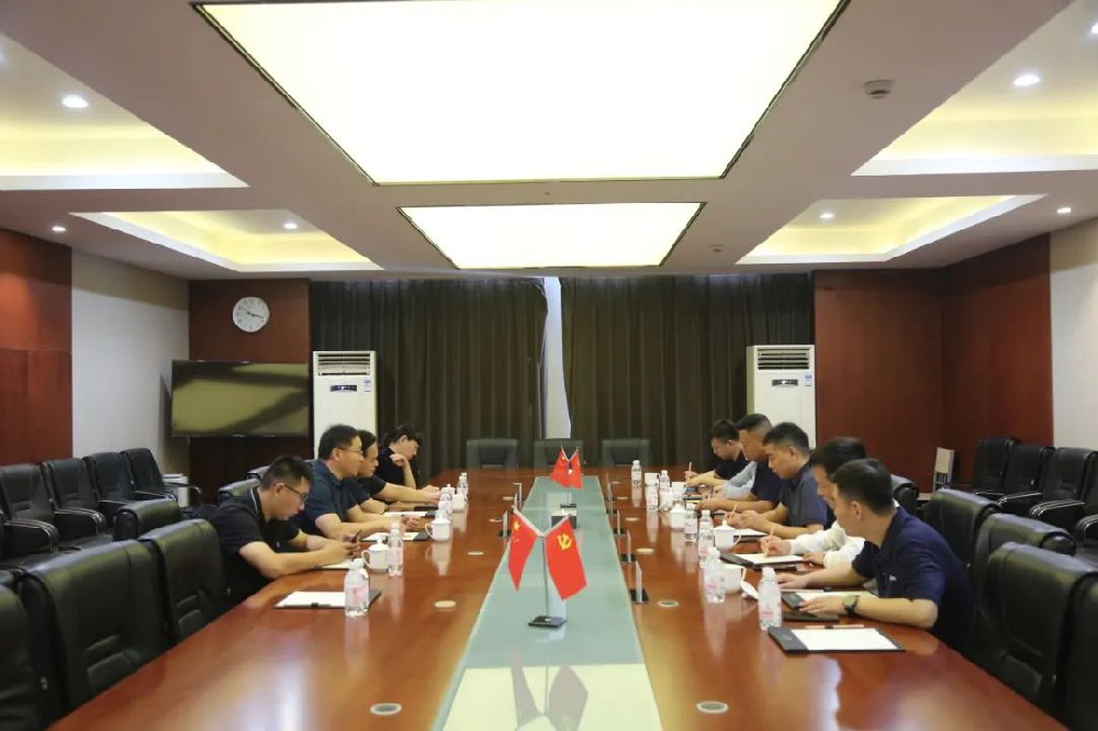 濟(jì)寧市金鄉(xiāng)縣教育和體育局局長(zhǎng)劉宗占一行蒞臨海驪考察